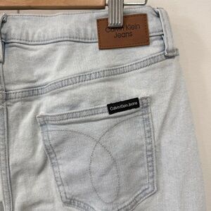 Calvin Klein Women's Light Blue High Rise Mom Denim Jeans 30 / Inseam 27in